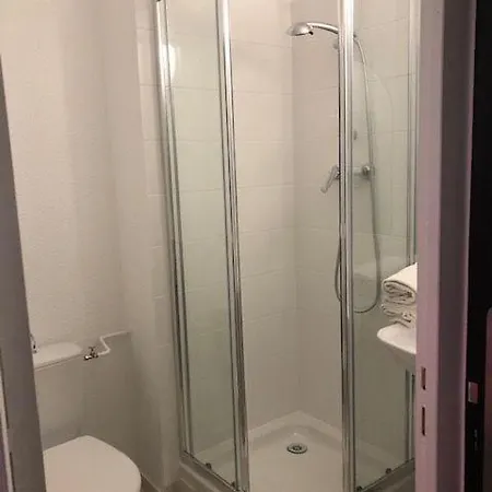 Hotel & 2*
