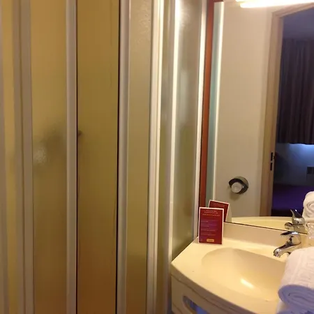 Hotel &